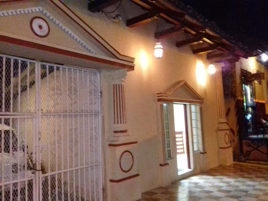 Hostal Granada Exterior photo